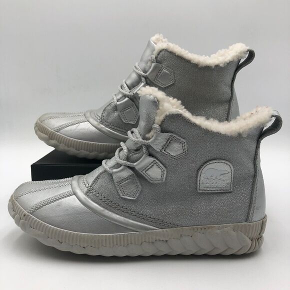 Sorel Silver Ankle Boots Disney Frozen Women’s 9 Waterproof Hiking shoes sparkly - Picture 3 of 16